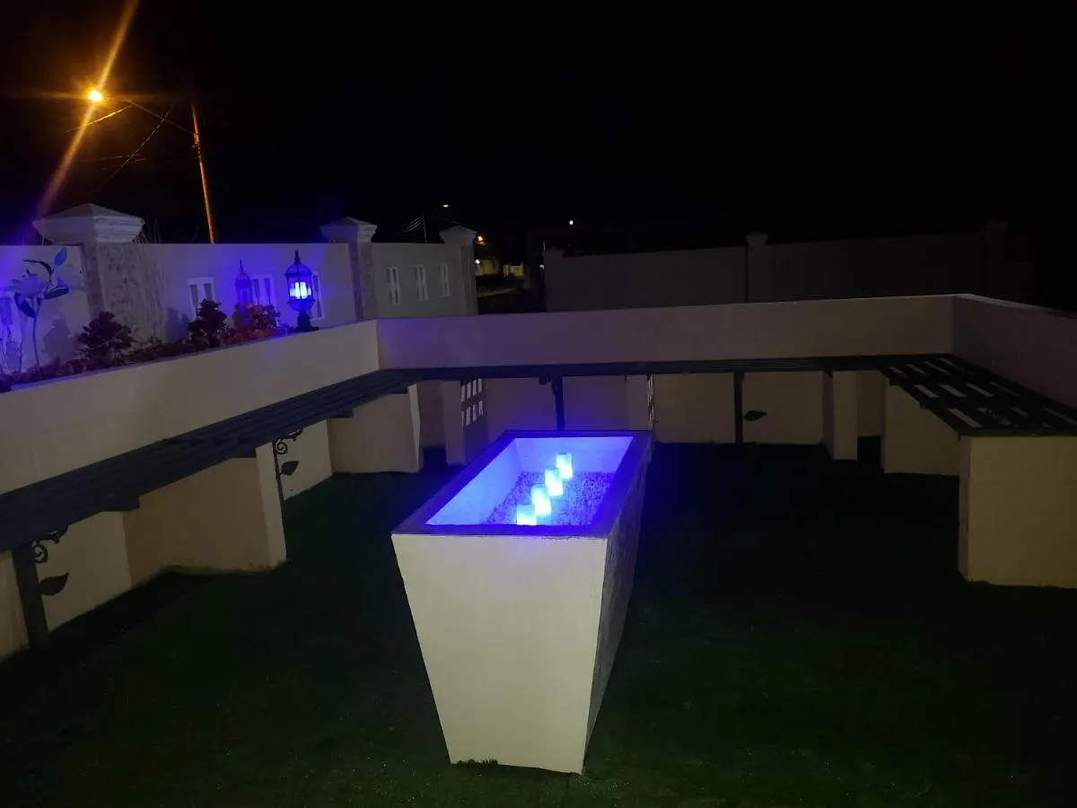 Skyland Oasis Apartman Carnbee Village