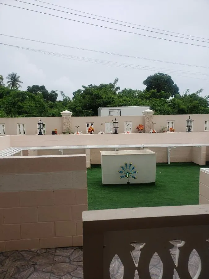 Skyland Oasis Apartman Carnbee Village